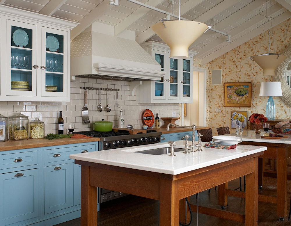Warm yellow tones in country kitchen for a cozy feel
